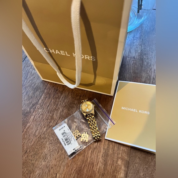 Brand New Michael Kors Petite Lexington Watch - Picture 3 of 3